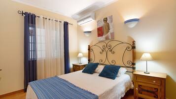 5 bedrooms, iron/ironing board, free WiFi, bed sheets