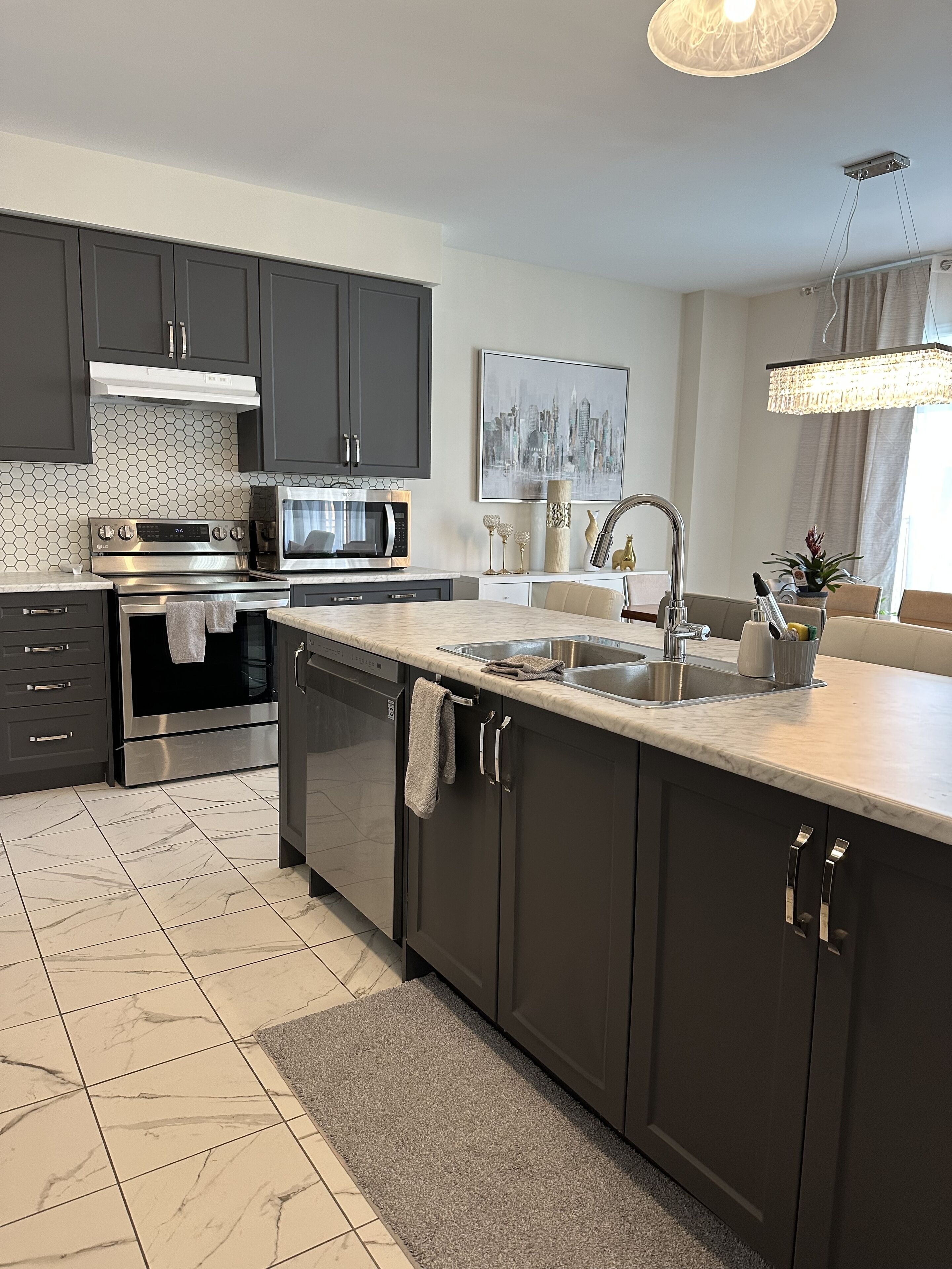 Refrigerador, microondas, horno y parrilla de estufa 