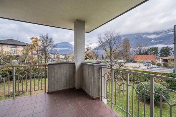 Property grounds - Holiday Apartment "Sweet Dreams" with Mountain View, Balconies & Wi-Fi (Merano)