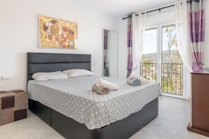 5 عدّة غرف نوم ومكواة/لوح كي وواي فاي مجانًا وملاءات أسرّة