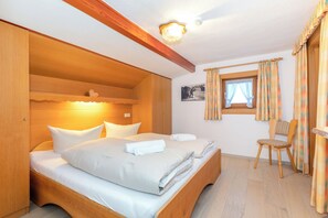 1 bedroom, internet, bed sheets