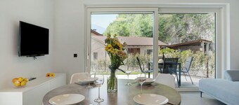 Appartamento "Haus Weinblick Apt 3" con vista sulle montagne, terrazza e Wi-Fi