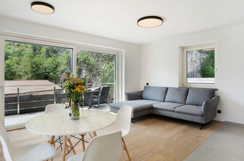 Holiday Apartment "Haus Weinblick 5" with Mountain View, Garden & Wi-Fi