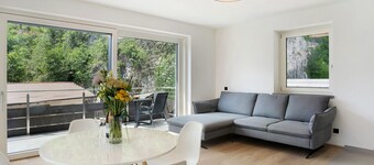 Holiday Apartment "Haus Weinblick 5" with Mountain View, Garden & Wi-Fi