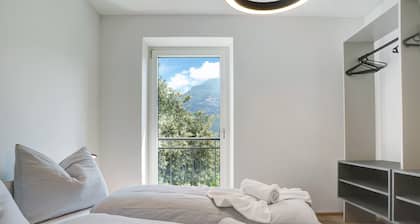 Holiday Apartment "Haus Weinblick 5" with Mountain View, Garden & Wi-Fi