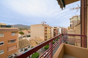 Property grounds - Spacious Holiday Apartment "Ideal en Villajoyosa" with Balcony & Wi-Fi (Villajoyosa)