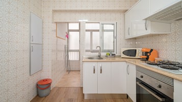 Refrigerador, microondas, horno, placa de cocina