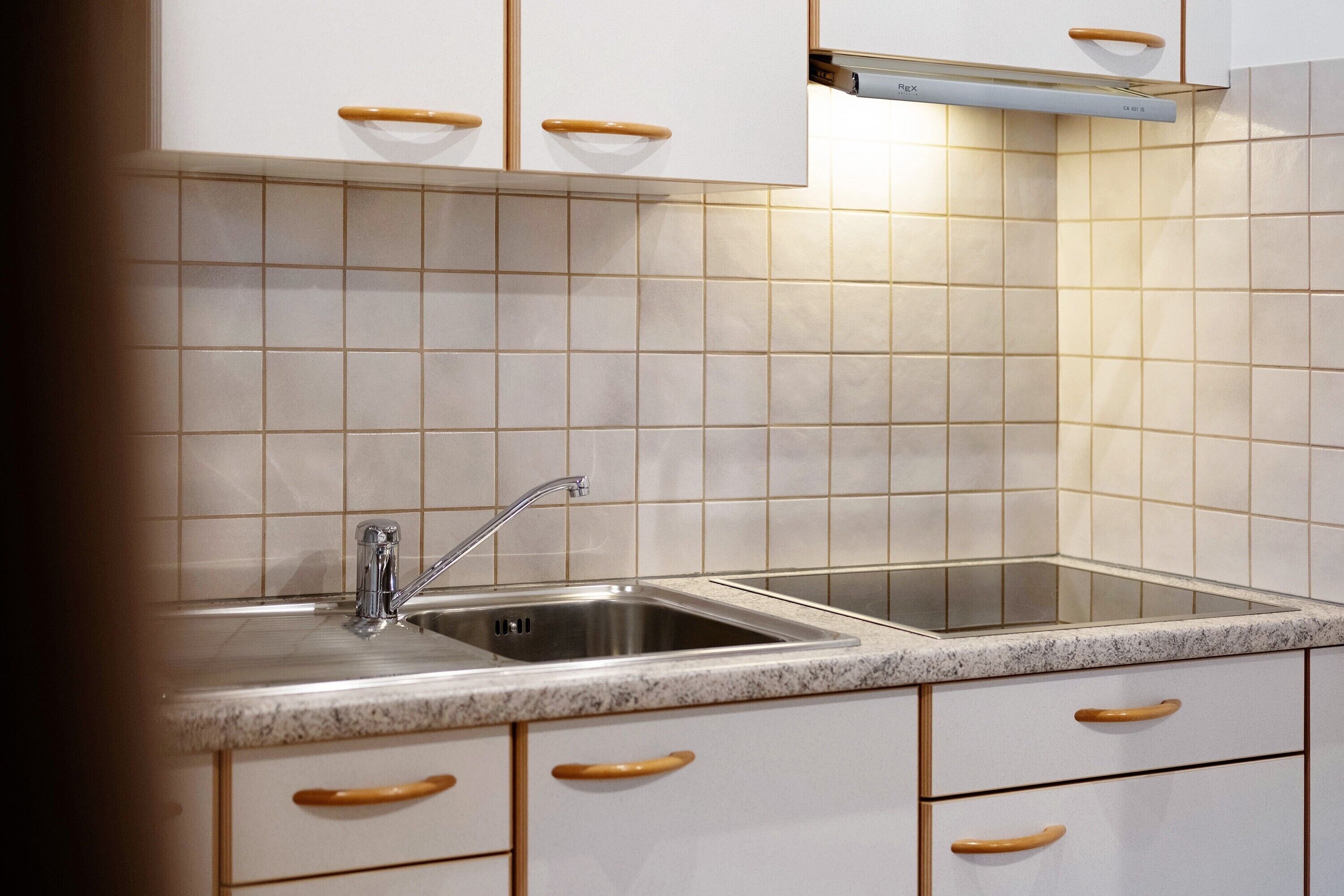 Fridge, stovetop, coffee/tea maker, electric kettle