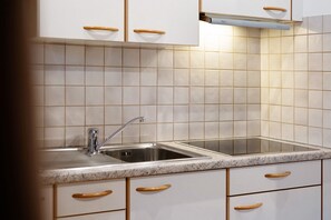Fridge, stovetop, coffee/tea maker, electric kettle
