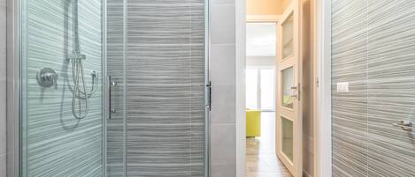 Shower, towels