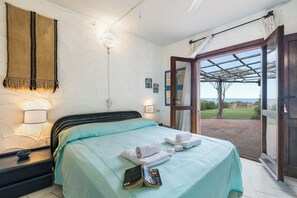 3 bedrooms, free WiFi, bed sheets - Villetta Scoglietto 51 200m From The Sea, Costa Corallina, Italy (Costa Corallina)