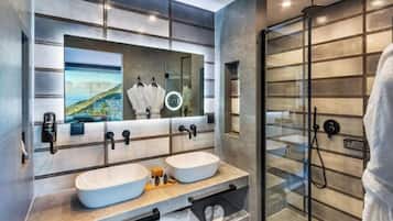 Dusj, hårføner og håndklær