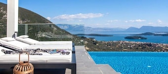 Villa "Desun Suites Grey" with Sea View, Pool & Wi-Fi