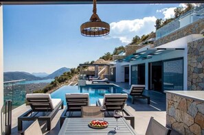Pool - Apartment "Desun Suites Golden" with Shared Pool, Sea View and Wi-Fi (Leukada)