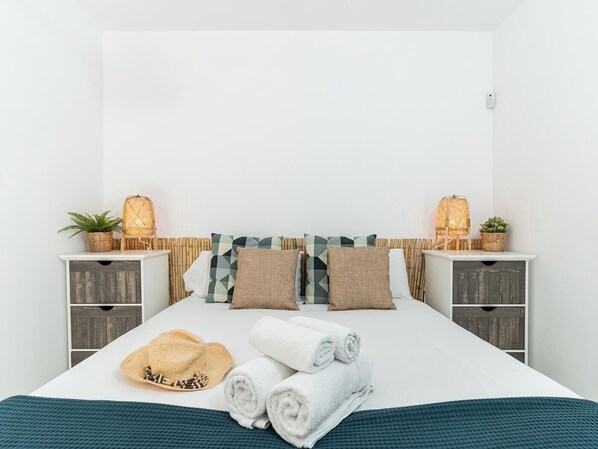 2 bedrooms, iron/ironing board, free WiFi, bed sheets