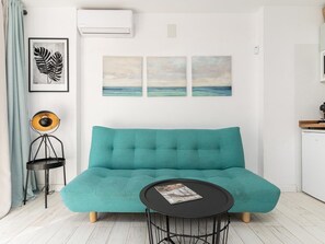 TV - MONKÓ KENIA BEAUTIFUL APARTMENT WITH SWIMMING POOL AND FREE WIFI IN BENALMADENA (Benalmadena)