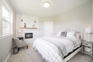 3 bedrooms, desk, iron/ironing board, travel cot