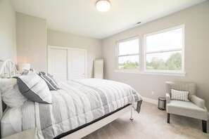 3 bedrooms, desk, iron/ironing board, travel cot