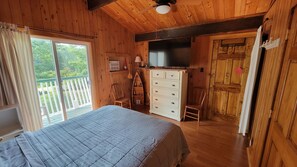 3 bedrooms, desk, iron/ironing board, WiFi