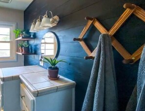 Shower, hair dryer, towels