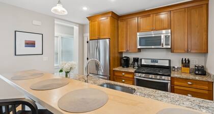 Renovated condo with prime West End location, 2 en suite bathrooms, & HGTV style