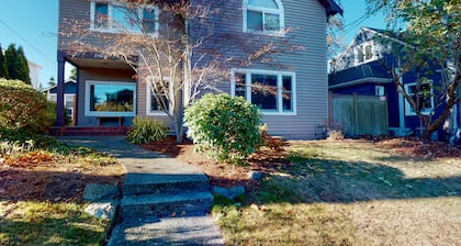 Elegant dog-friendly home near Seattle Aquarium with game room, fireplace & W/D