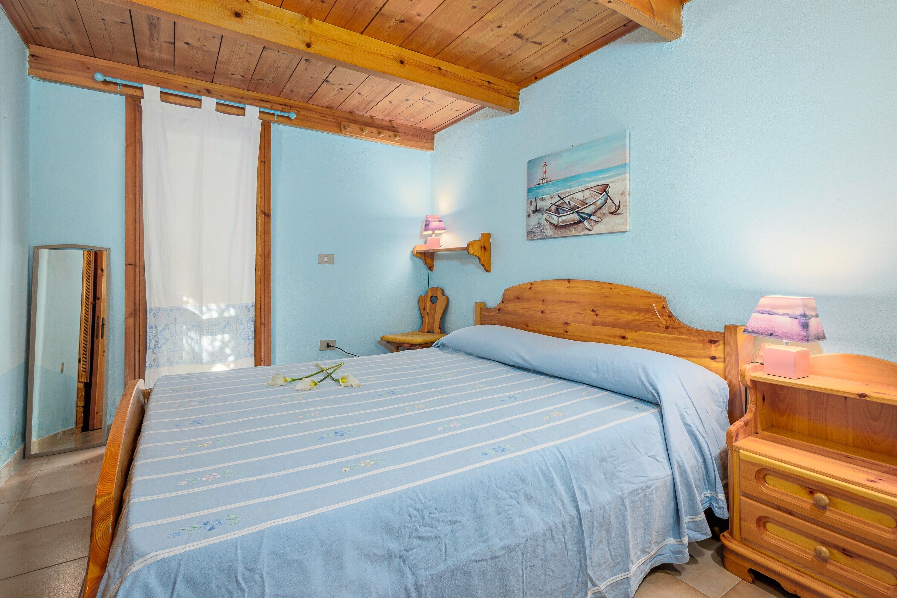 2 bedrooms, iron/ironing board, WiFi (free)