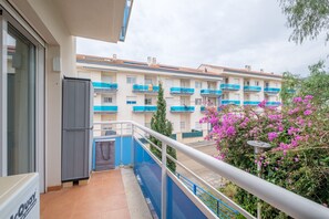 Property grounds - Apartment "Merida" with Shared Pool, Terrace and Wi-Fi (ALCANAR)