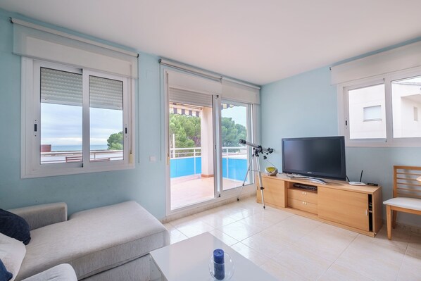 TV, DVD player, aparelho de som