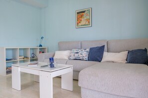 TV, DVD player, stereo - Apartment "Merida" with Shared Pool, Terrace and Wi-Fi (ALCANAR)