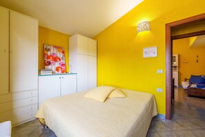 1 chambre, fer et planche à repasser, Wi-Fi gratuit, draps fournis