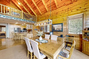 Dining - Gorgeous mountainside home w/ lake-view, fireplace, washer/dryer, & dog-friendly (Garden City)