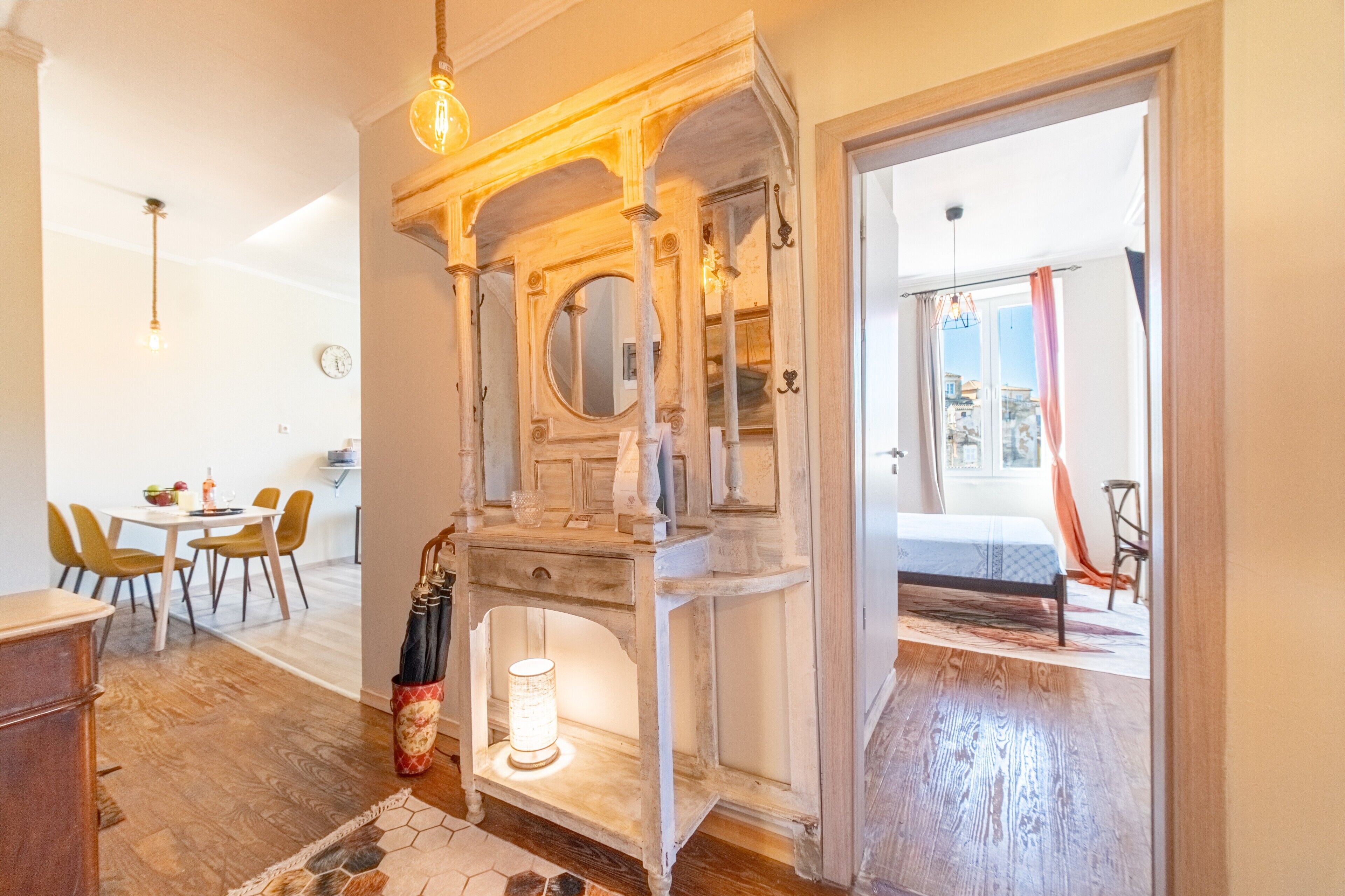 3 室のベッドルーム、アイロン / アイロン台、WiFi (無料)、ベッドシーツ