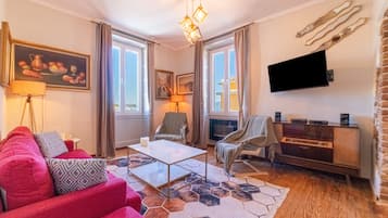 Televisión, reproductor de DVD y estéreo