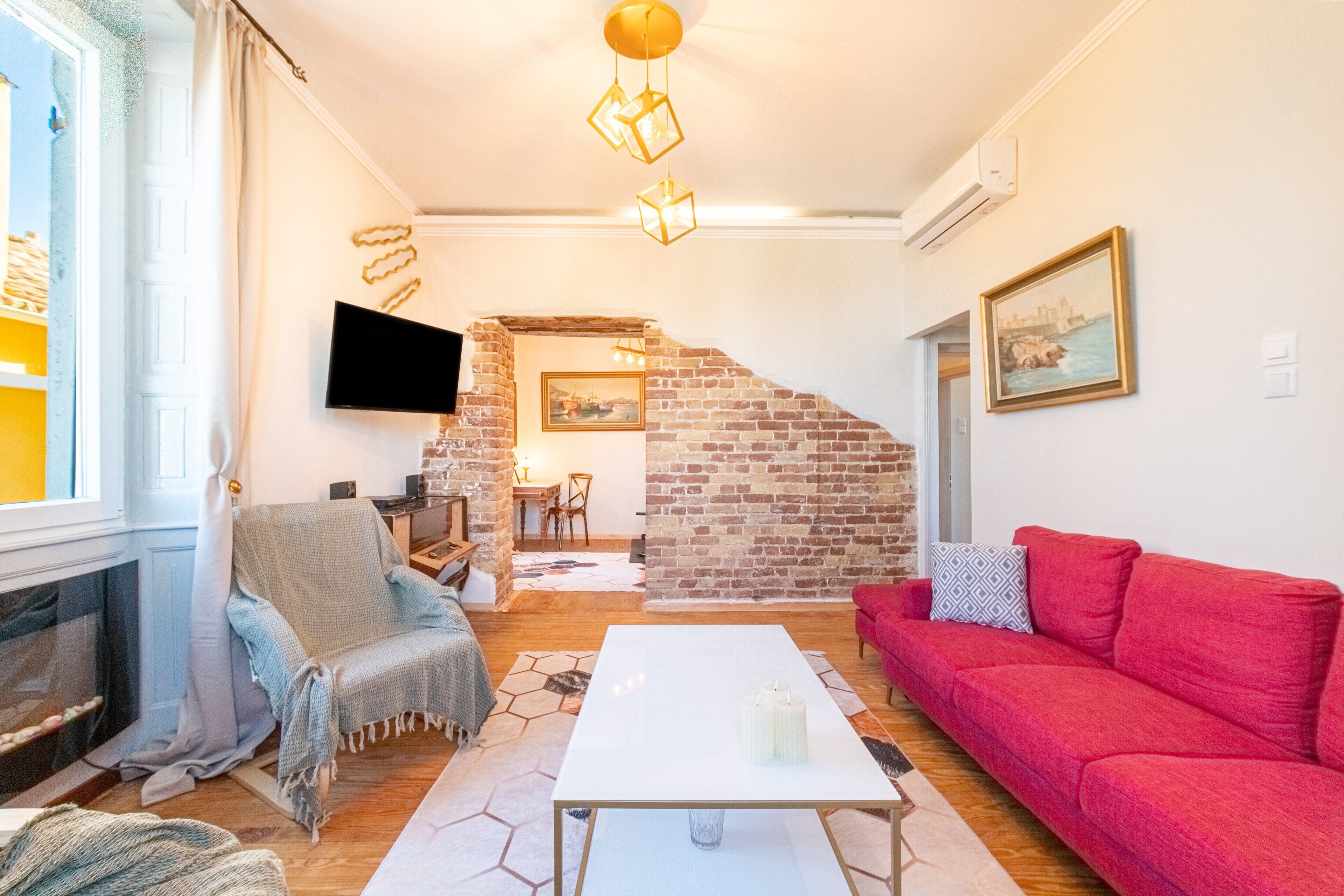 Televisión, reproductor de DVD y estéreo 