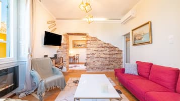 Televisión, reproductor de DVD y estéreo