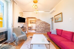 Televisión, reproductor de DVD y estéreo 