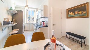Kaffetrakter/tekoker, kjøleskap, mikrobølgeovn og ovn