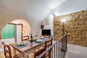 Dining - Holiday Home 'Casa Isabella' with Wi-Fi and Air Conditioning (gallipoli)