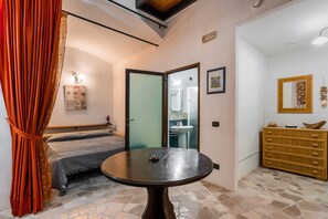 1 bedroom, free WiFi, bed sheets - Holiday Home 'Casa Isabella' with Wi-Fi and Air Conditioning (gallipoli)