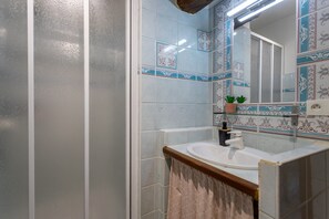 Bathtub, hair dryer