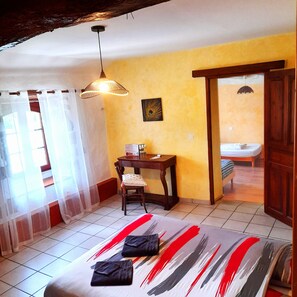 5 bedrooms, iron/ironing board, free WiFi