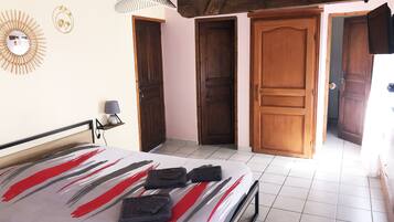 5 sovrum, strykjärn/strykbräda, gratis wi-fi och sängkläder