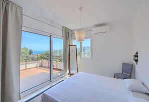 4 slaapkamers, een strijkplank/strijkijzer, gratis wifi, beddengoed