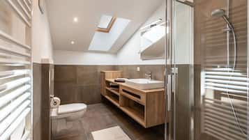 Een douche, een haardroger, handdoeken