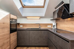 Kühlschrank, Ofen, Herdplatte, Geschirrspüler