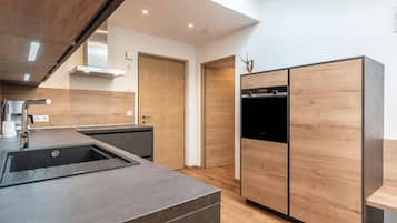 Kühlschrank, Ofen, Herdplatte, Geschirrspüler