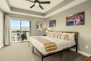 4 bedrooms, desk, iron/ironing board, WiFi - The Views: Spacious Corner Condo, Heated Pool, Hot Tub, Grill, Arcade, Free State Park Pass, Patio! (St. George)