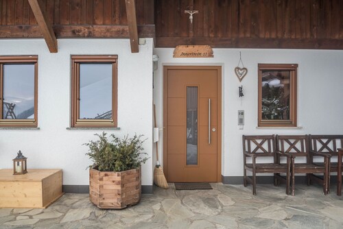 Ferienwohnung "Mountainfarm Innertrein Wiese" mit Bergblick, Balkon und WLAN