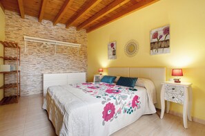 1 chambre, fer et planche à repasser, accès au Wi-Fi (inclus)